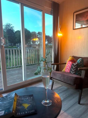 Lakeside Lodge